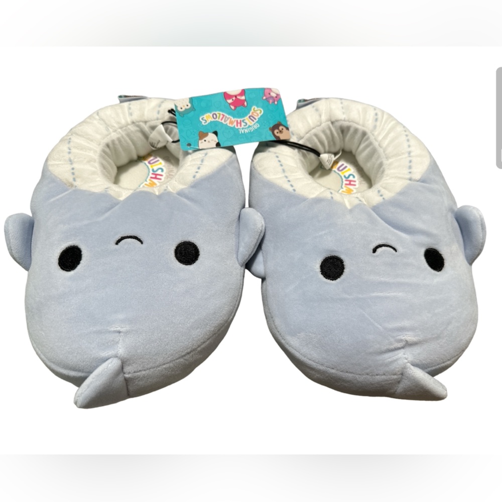NWT Blue Whale Squishmallows youth slippers size 13-1